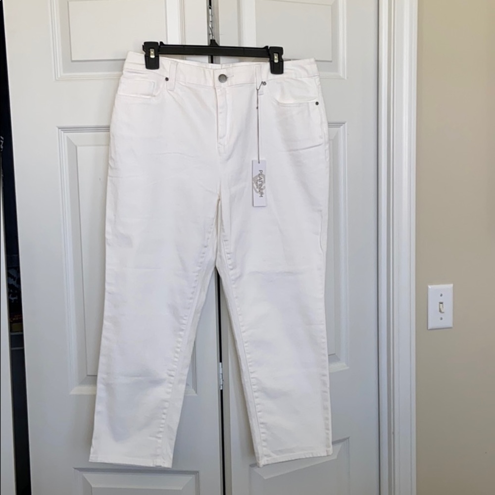 White cropped jeans